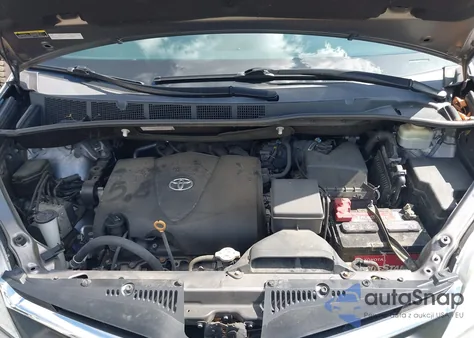 2018 Toyota Sienna Le 7 Passenger z USA, uszkodzony, nr VIN 5TDJZ3DC6JS197285